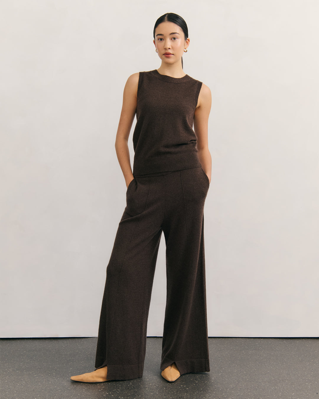 CASHMERE ALL YEAR ROUND CREW NECK TANK - CHOCOLATE