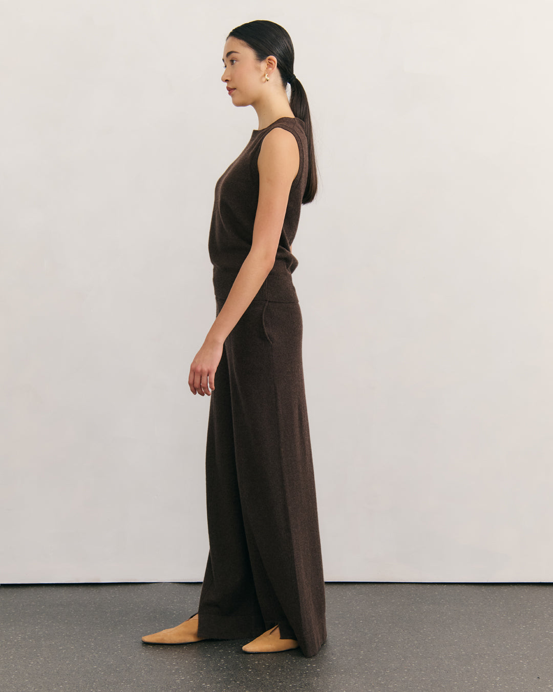 CASHMERE ALL YEAR ROUND CREW NECK TANK - CHOCOLATE