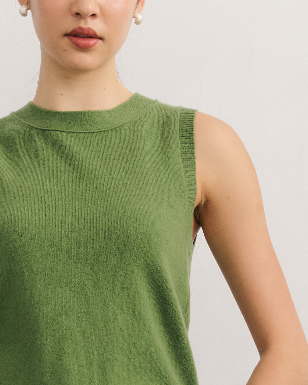 CASHMERE ALL YEAR ROUND CREW NECK TANK - KAFFIR GREEN