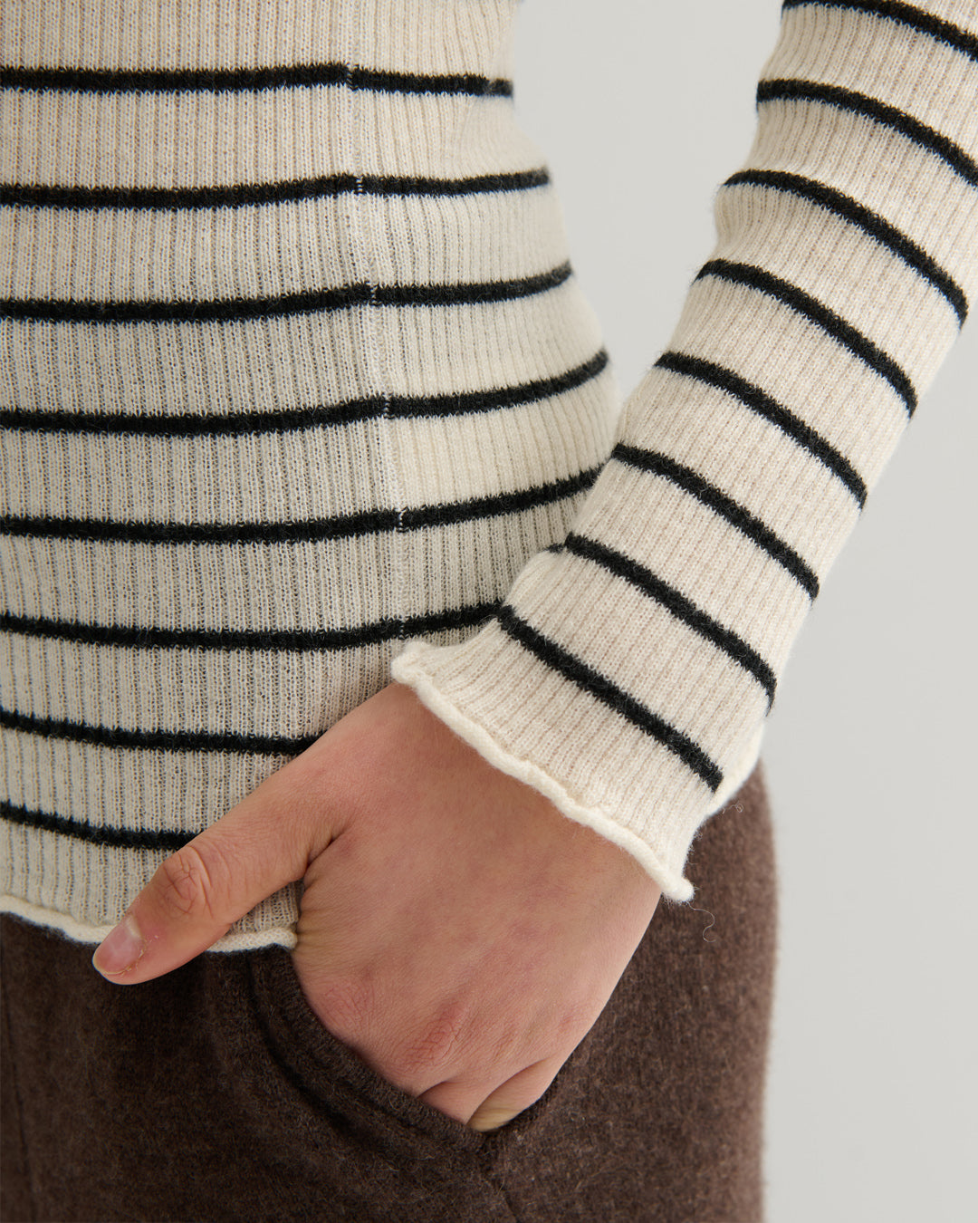SUPERFINE RIBBED STRIPE TOP - CREAM /BLACK