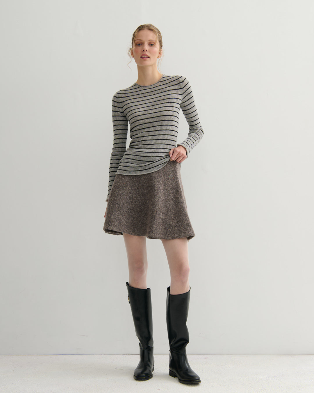 SUPERFINE RIBBED STRIPE TOP - LIGHT GREY/BLACK