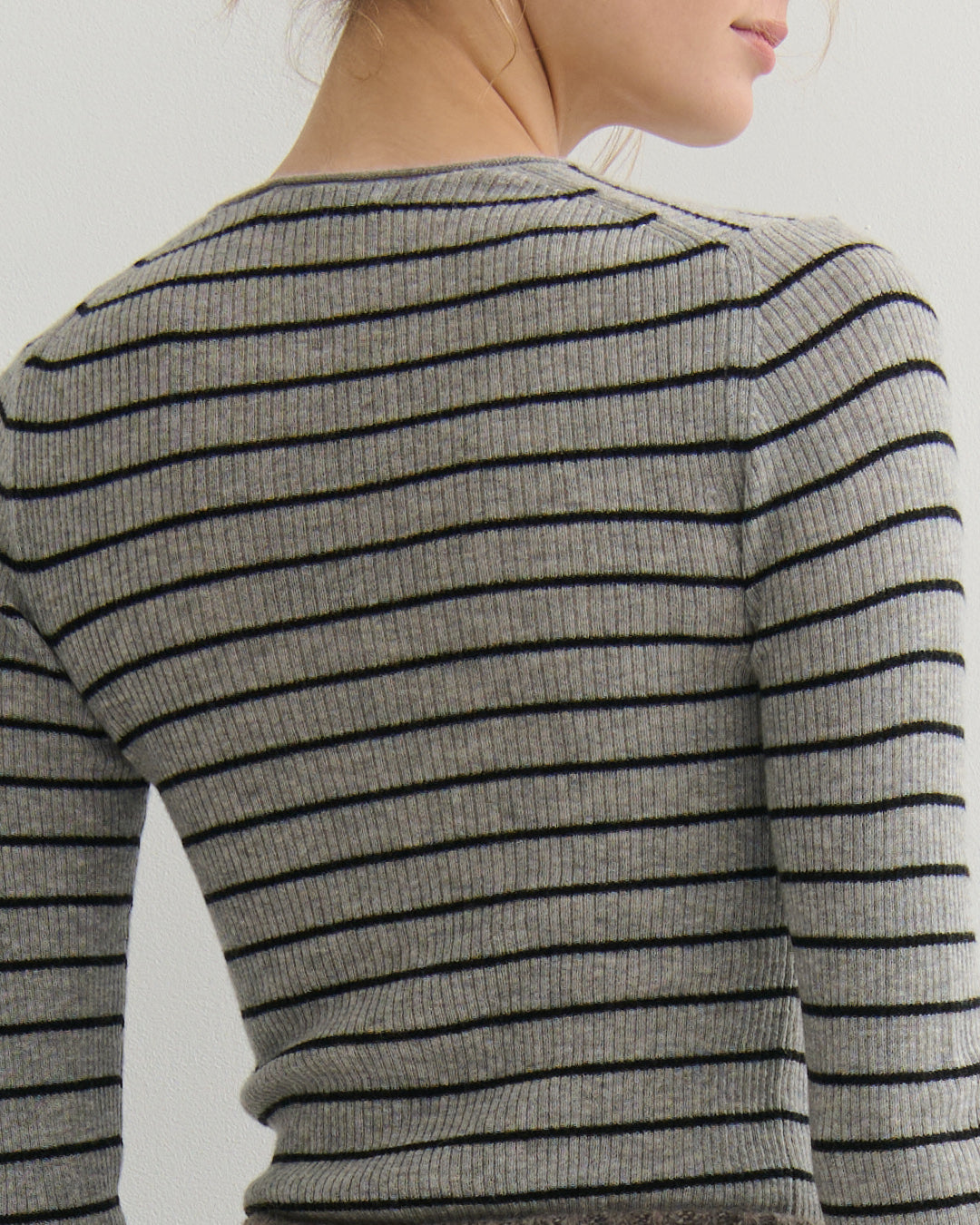 SUPERFINE RIBBED STRIPE TOP - LIGHT GREY/BLACK