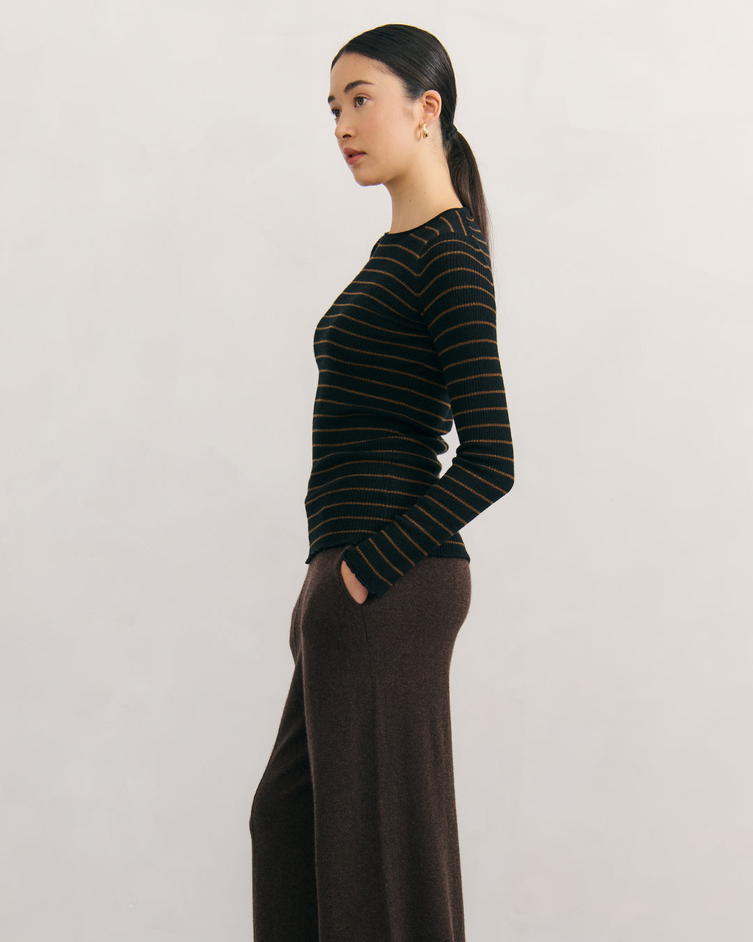 SUPERFINE RIBBED STRIPE TOP - BLACK/BROWN