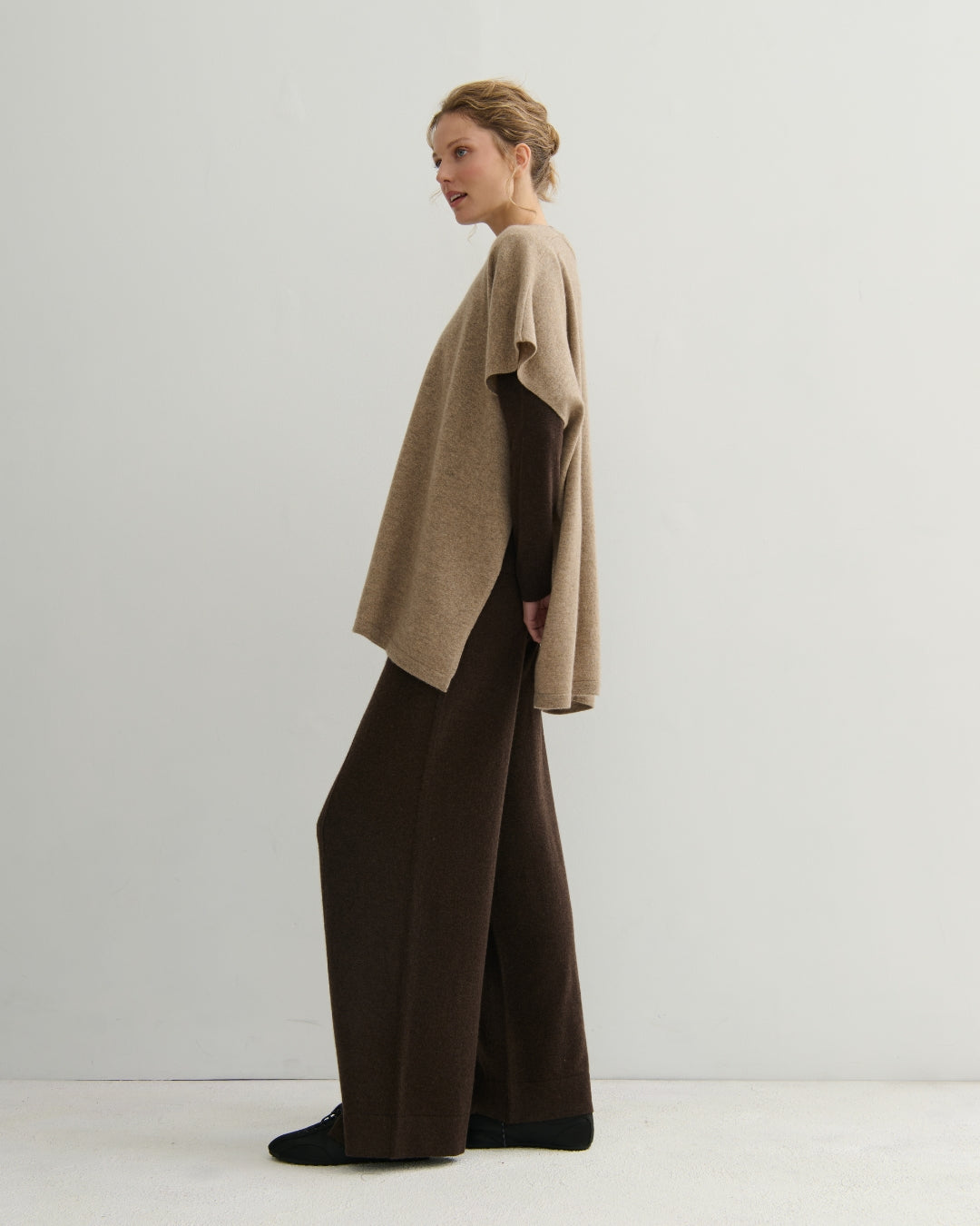 CASHMERE OVERSIZED PONCHO STYLE PULLOVER - SHIITAKE RAW