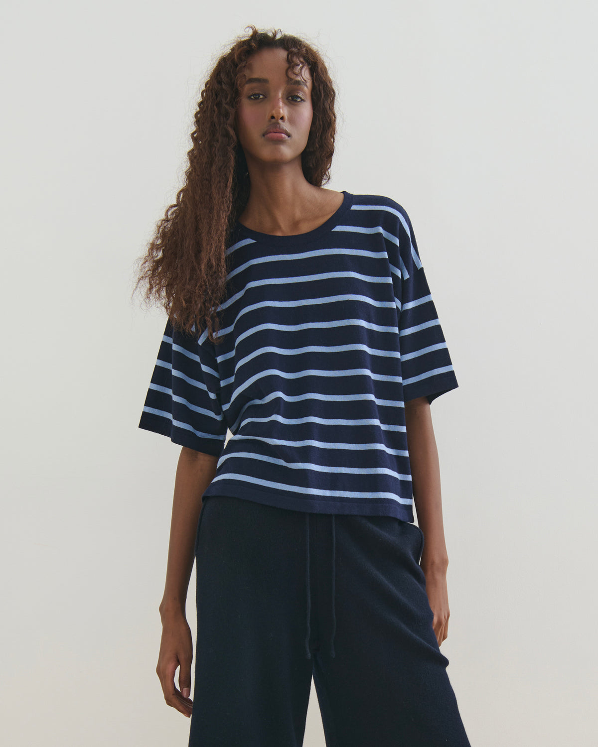 ROAM FREE MID SLEEVE COTTON CASHMERE TEE - NAVY