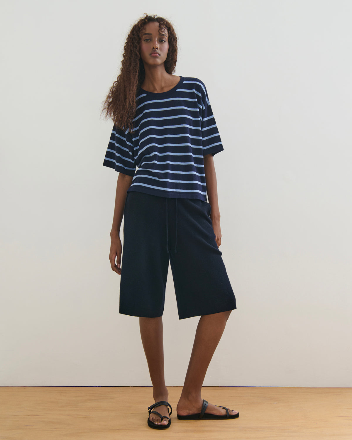 ROAM FREE MID SLEEVE COTTON CASHMERE TEE - NAVY