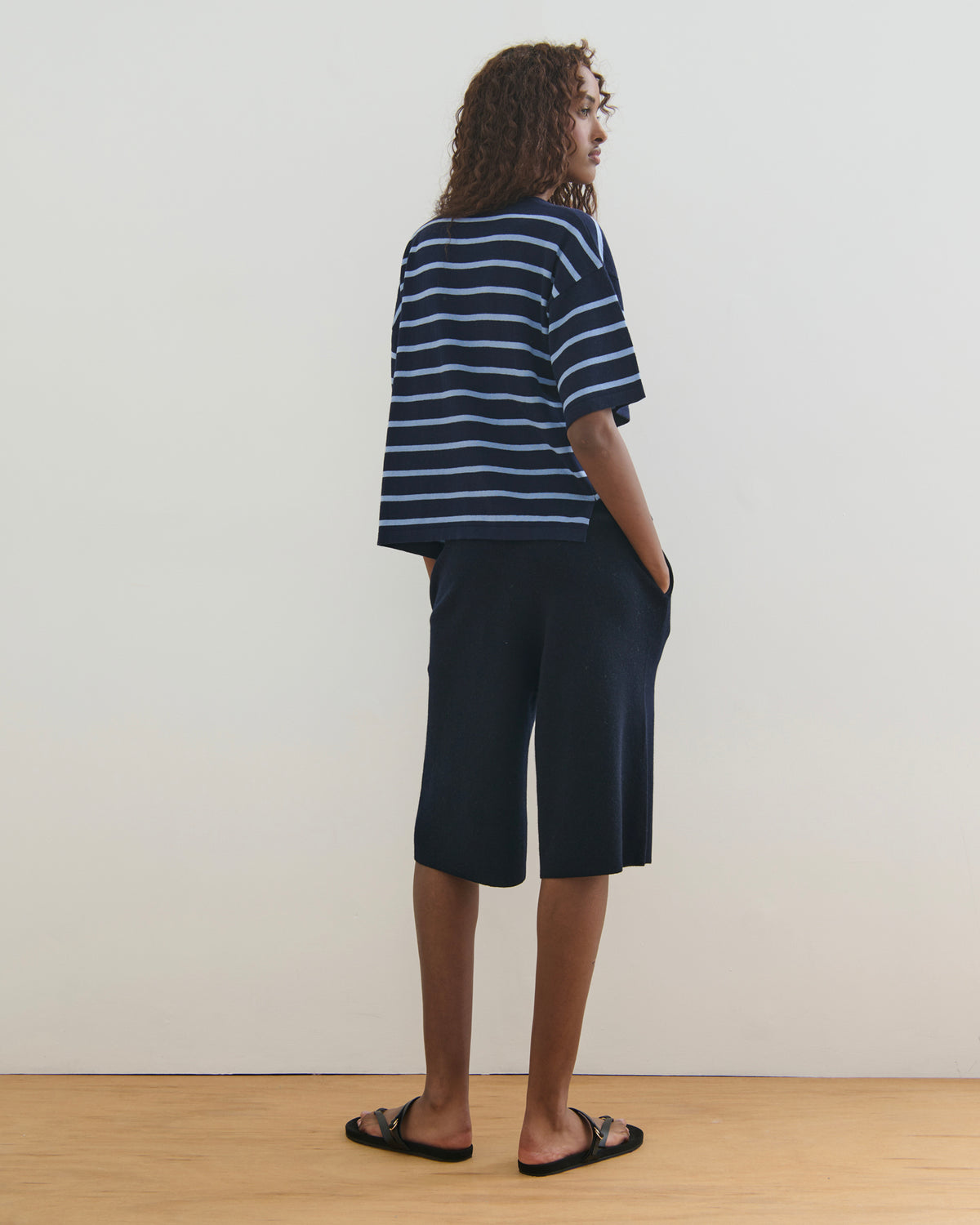 ROAM FREE MID SLEEVE COTTON CASHMERE TEE - NAVY
