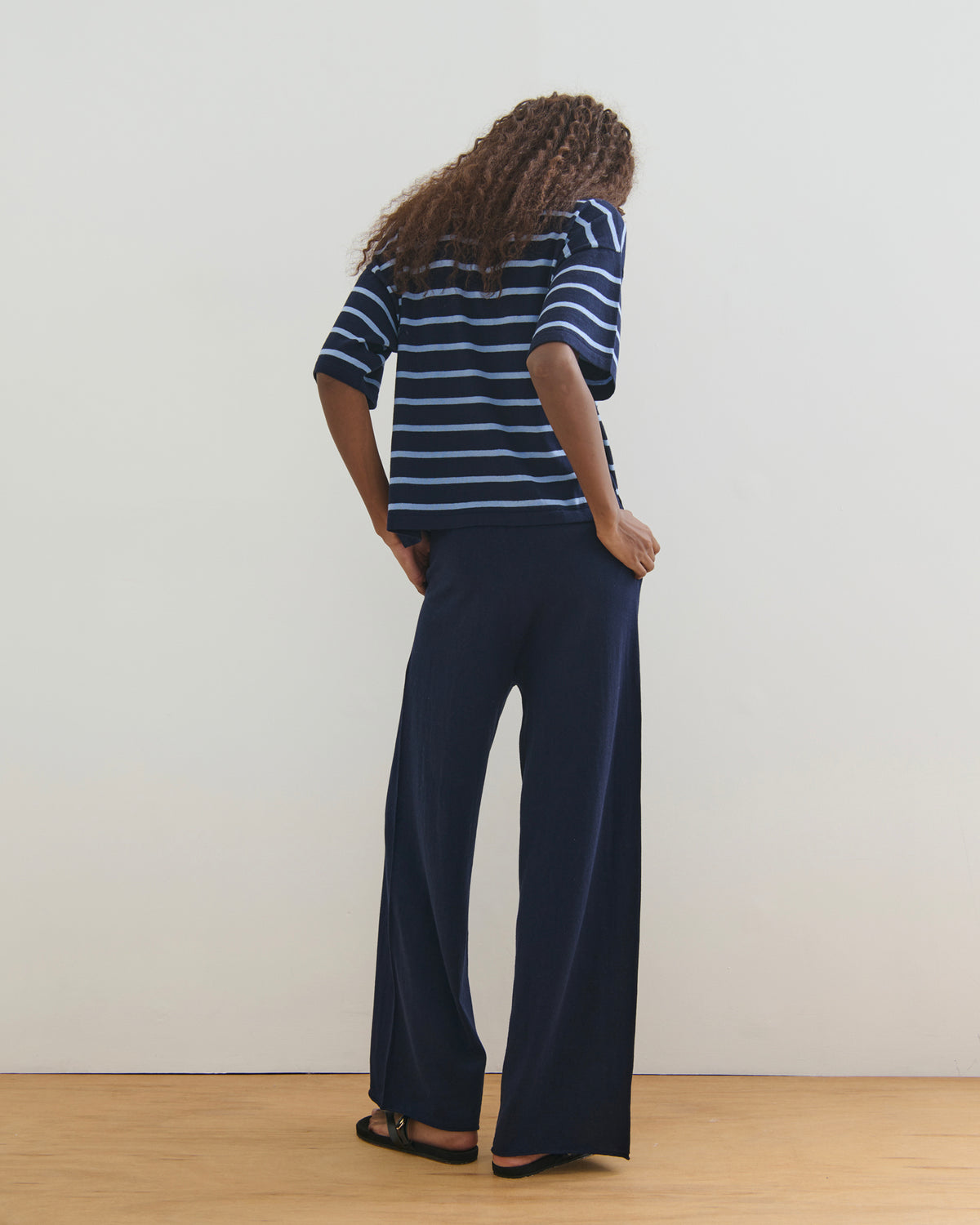 ROAM FREE MID SLEEVE COTTON CASHMERE TEE - NAVY