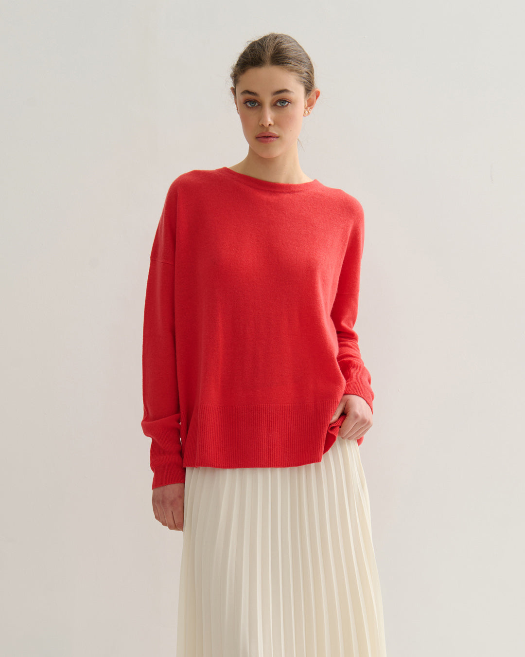 SPLIT BACK-HEM CREW NECK PULLOVER - POPPY RED
