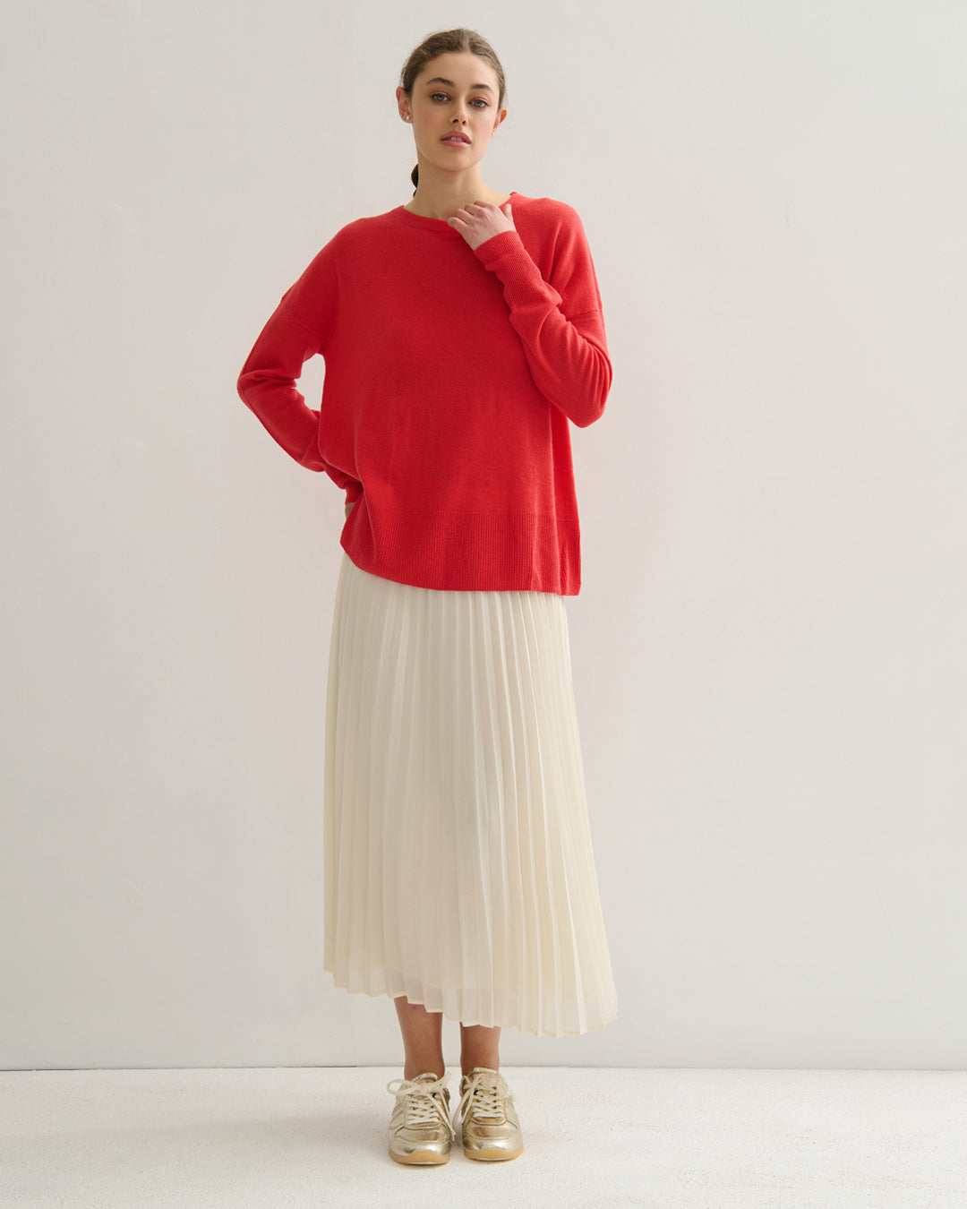 SPLIT BACK-HEM CREW NECK PULLOVER - POPPY RED