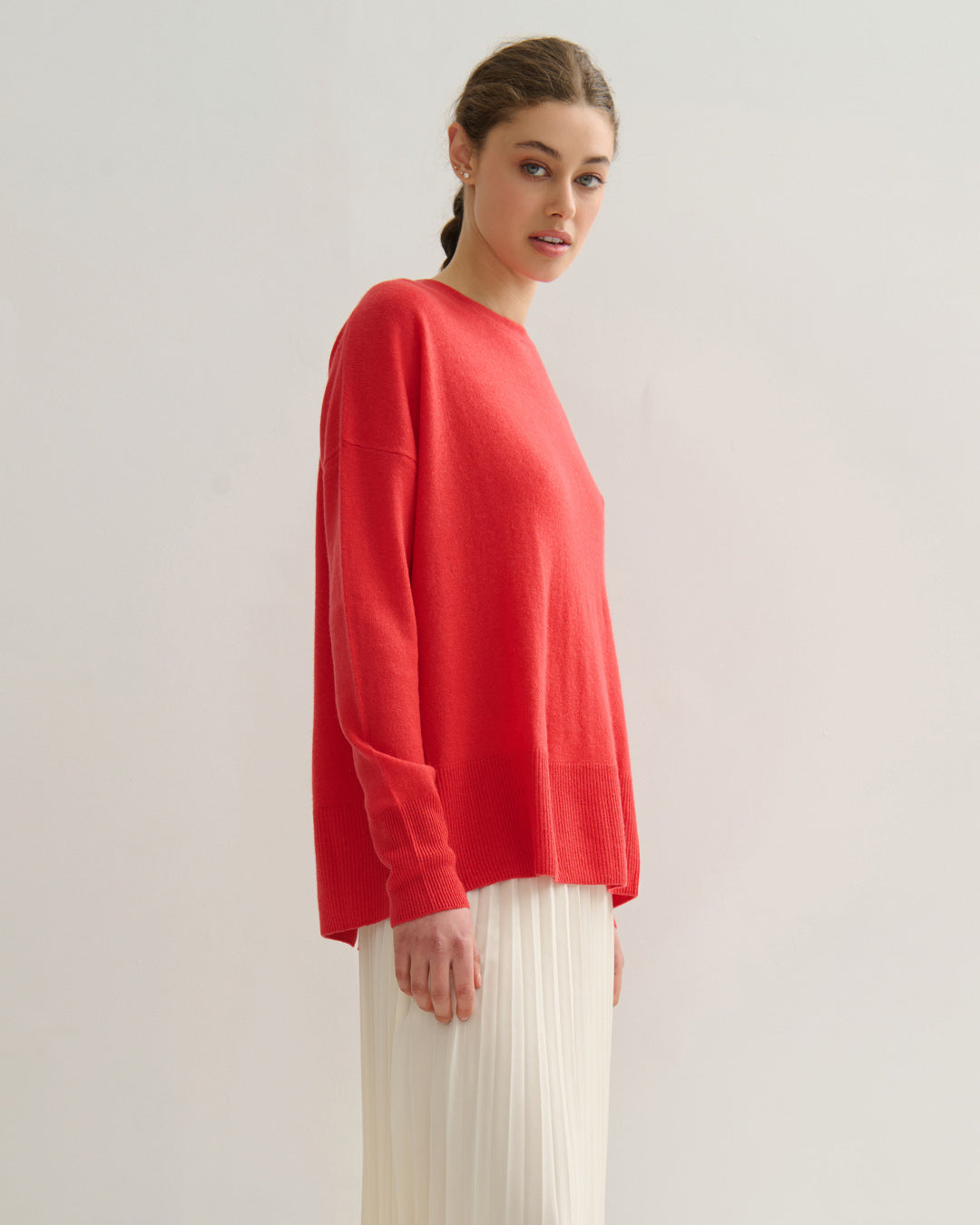 SPLIT BACK-HEM CREW NECK PULLOVER - POPPY RED