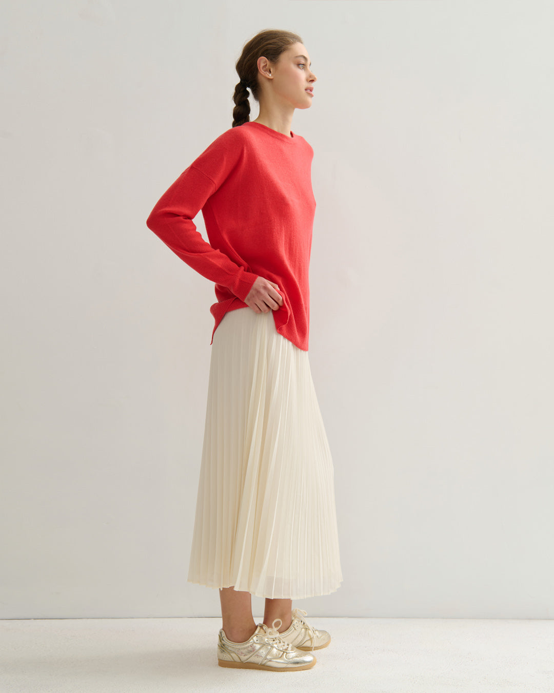 SPLIT BACK-HEM CREW NECK PULLOVER - POPPY RED