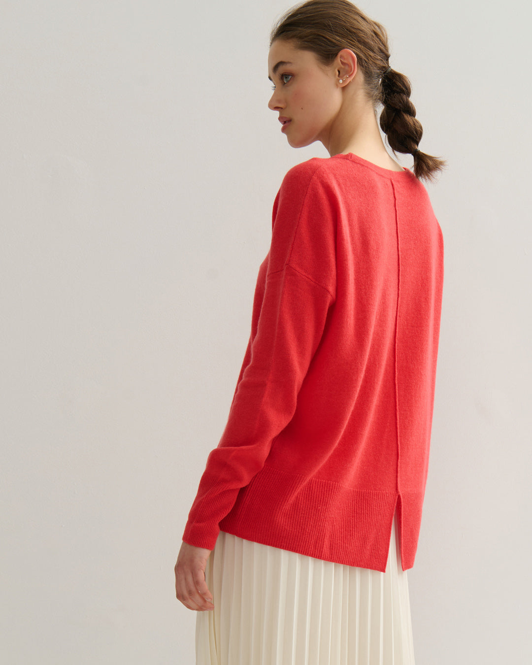 SPLIT BACK-HEM CREW NECK PULLOVER - POPPY RED
