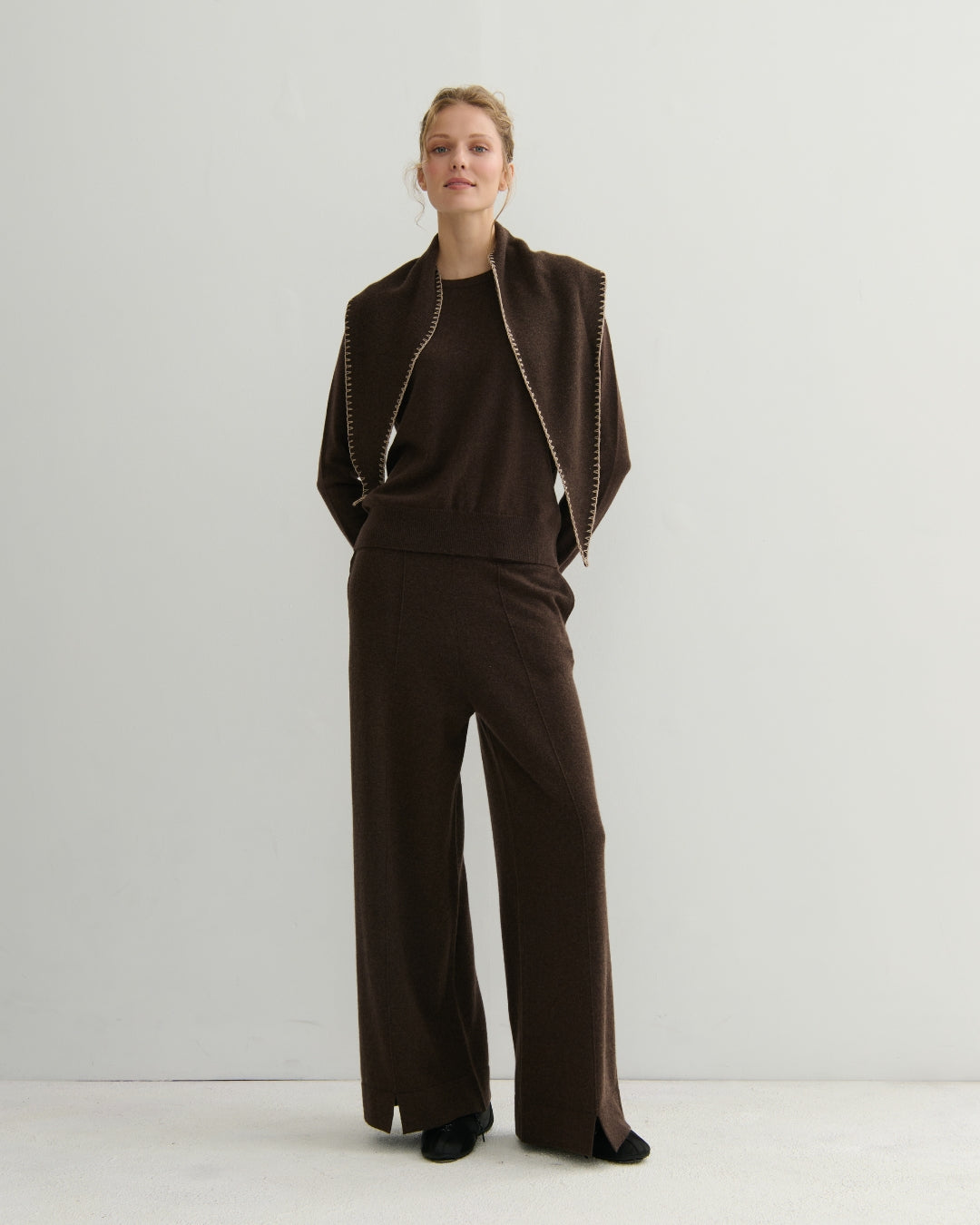 CASHMERE CONTRAST STITCH TRIANGLE SCARF - CHOCOLATE